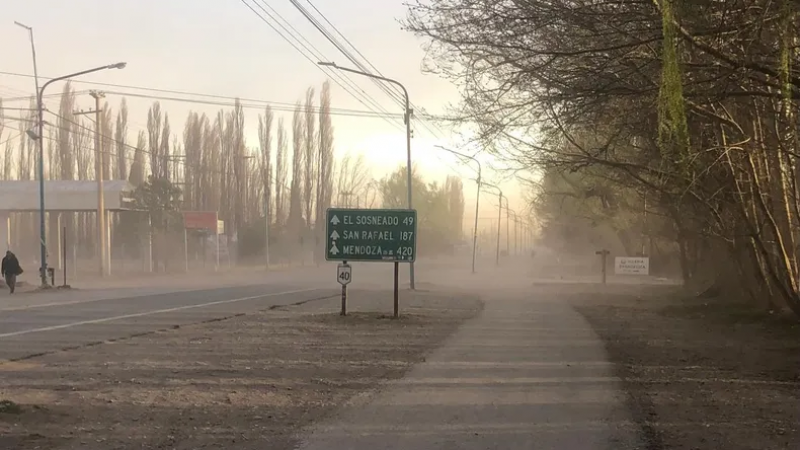 Los pronósticos anticipan viento Zonda para el  fin de semana: qué zonas serán las más afectadas en Mendoza